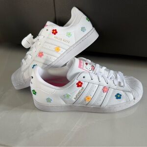 Adidas Superstar Hello Kitty 6Y & 6.5Y